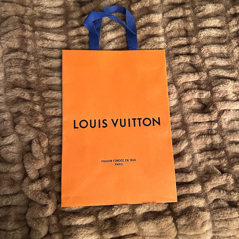 🎉BRAND NEW medium Louis Vuitton shopping bag